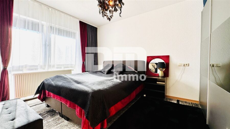 (R)eserviert!Gepflegtes Mehrfamilienhaus mit 7 Wohneinheiten - 1.OG rechts Schlafzimmer